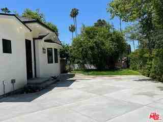 13338 Magnolia Blvd - Photo 3 of 8