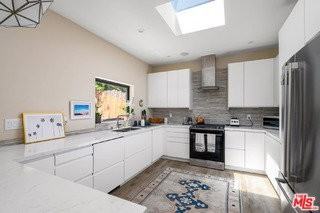 939 N Beverly Glen Blvd - Photo 7 of 8