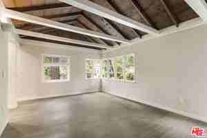 featured image of 937 N Beverly Glen Blvd