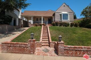 10707 Wellworth Ave - Photo 3 of 8