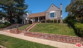 10707 Wellworth Ave - Photo 4 of 8