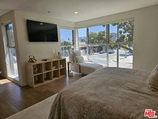 1617 Broadway #B - Photo 4 of 8