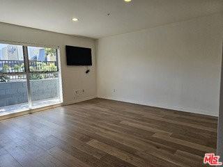 1617 Broadway #B - Photo 7 of 8