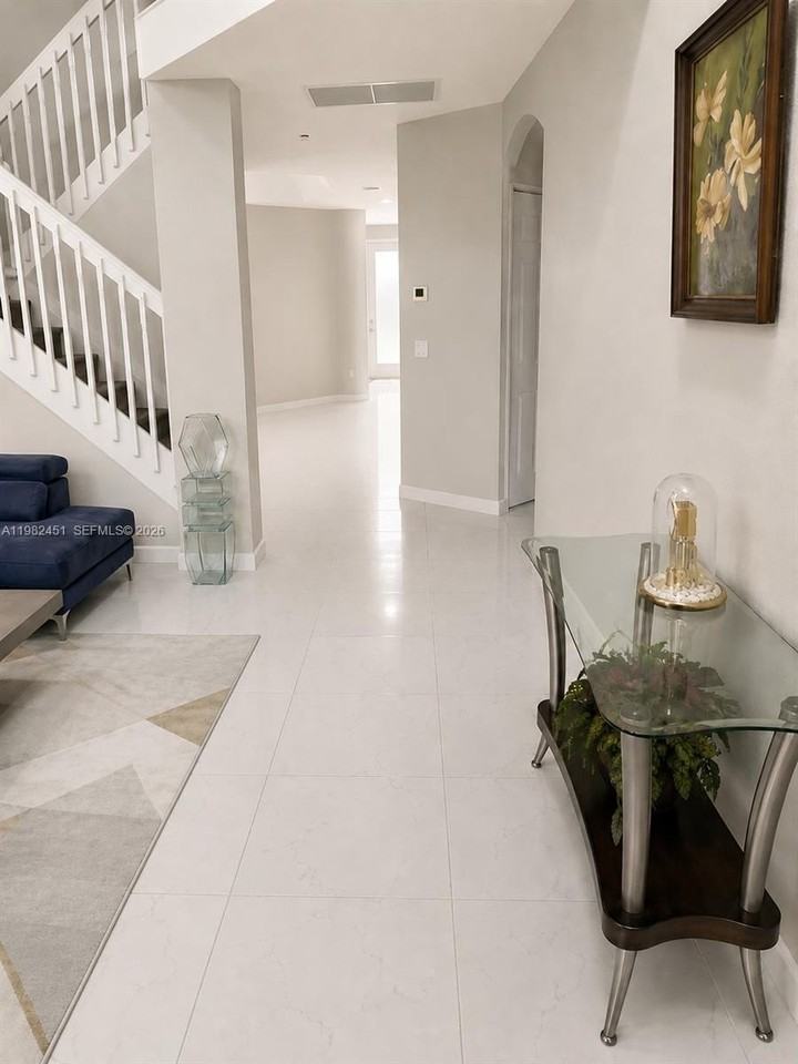 11210 Nw 73rd Ter #11210 - Photo 5 of 17