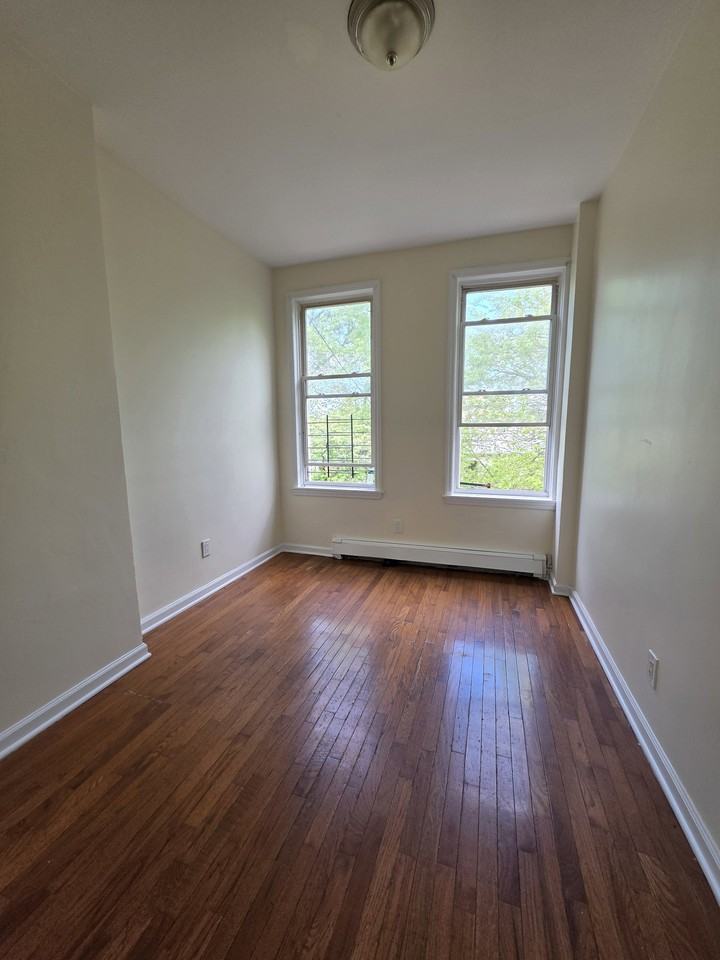 448 Wyona St #3 - Photo 3 of 8