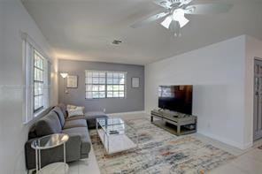 482 Se 4th Ave - Photo 2 of 8