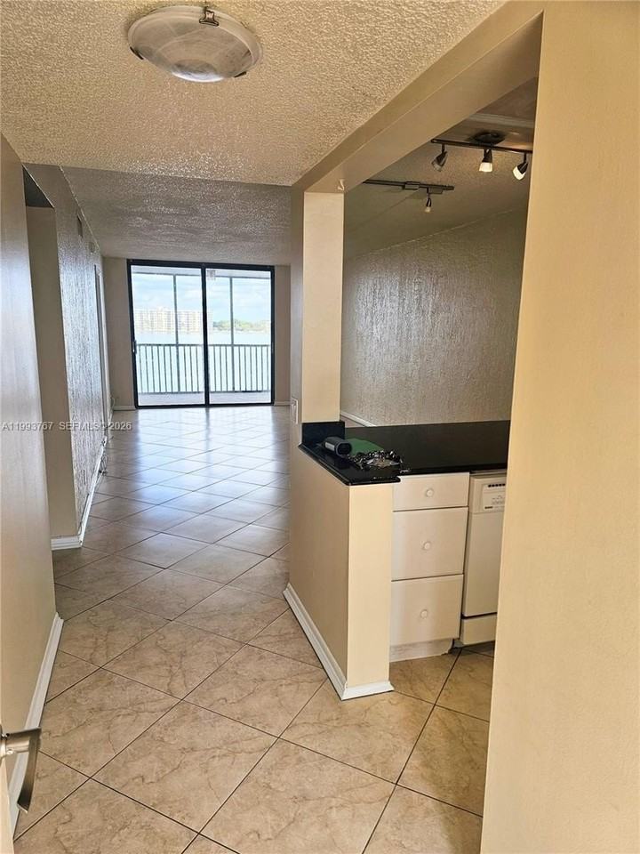 114 Lake Emerald Dr #409 - Photo 3 of 9