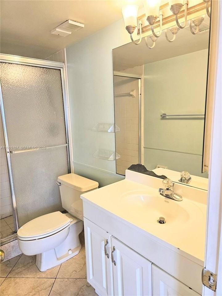 114 Lake Emerald Dr #409 - Photo 7 of 9