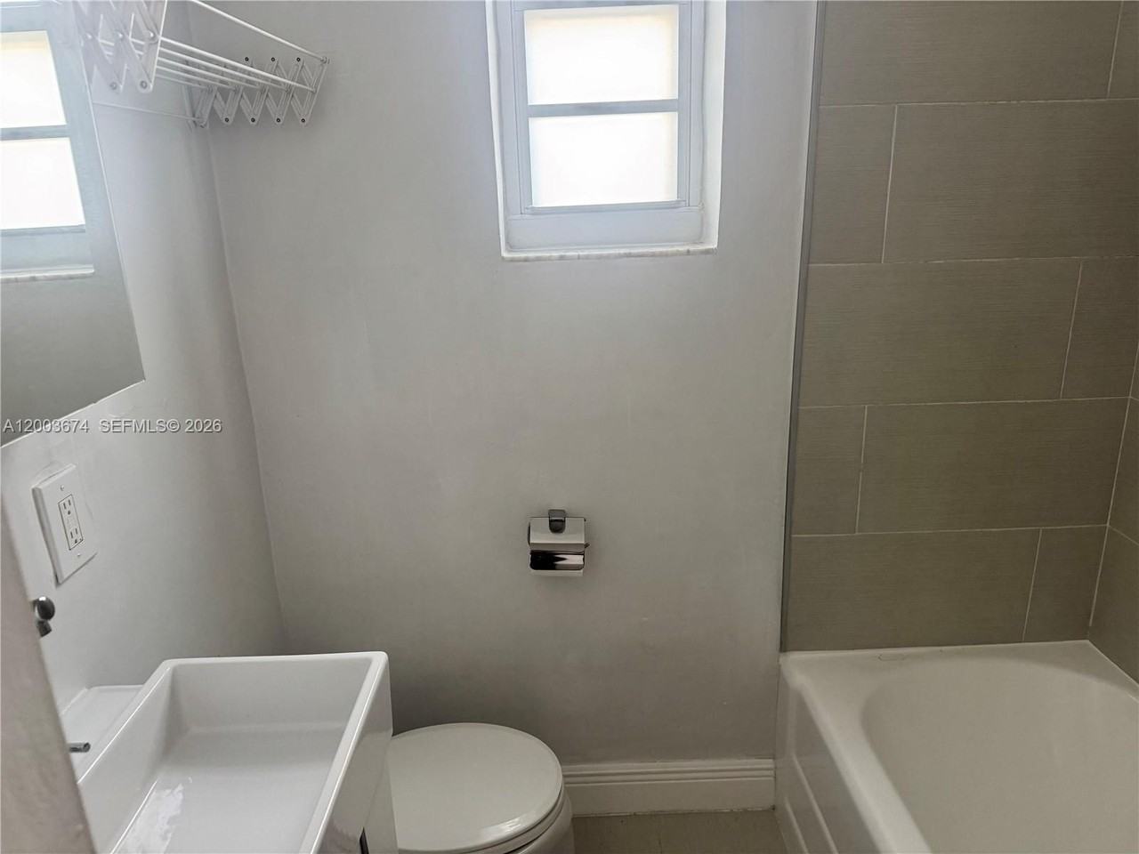 637 12th St #6 - Photo 2 of 11