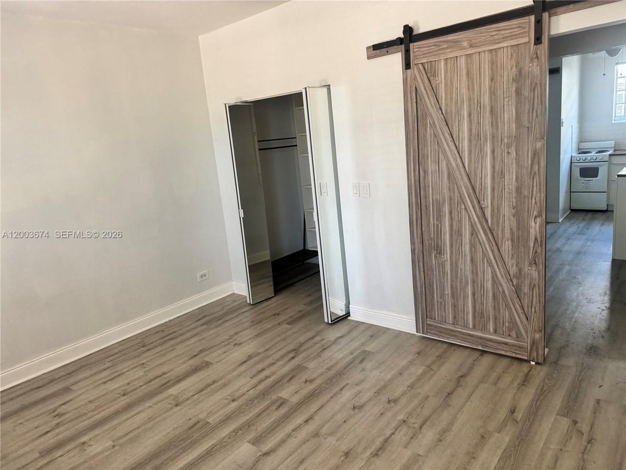 637 12th St #6 - Photo 4 of 11