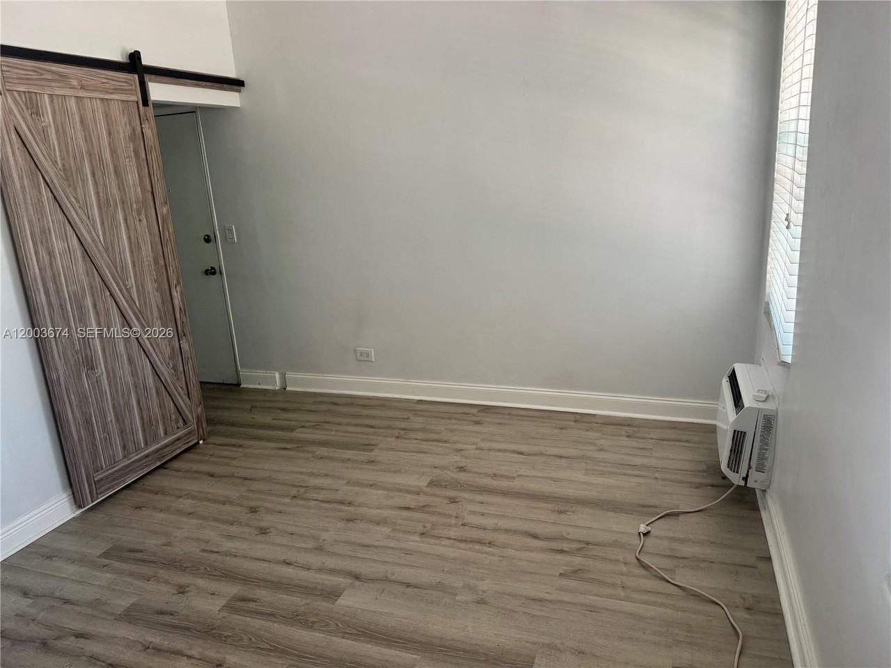 637 12th St #6 - Photo 6 of 11