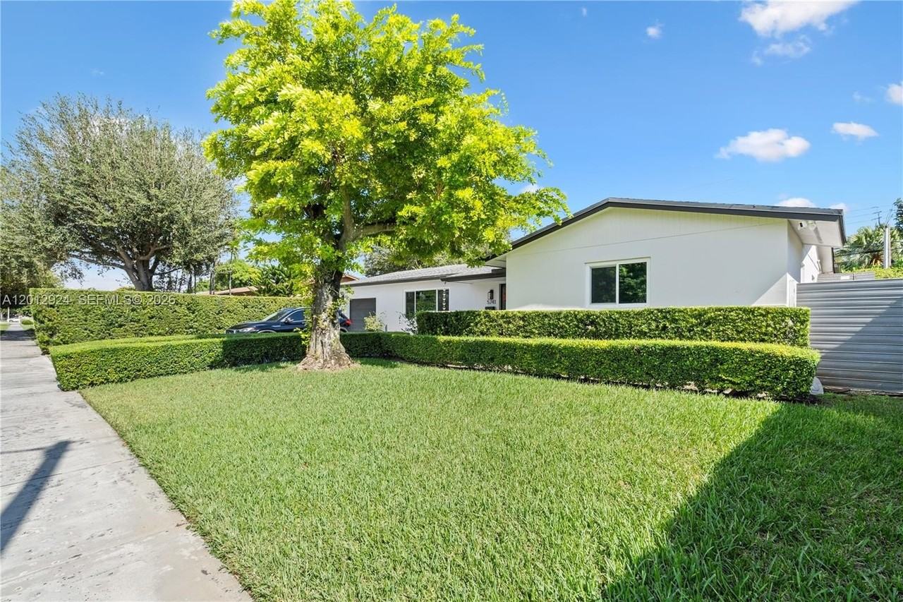 5741 Sw 95th Ct - Photo 2 of 25