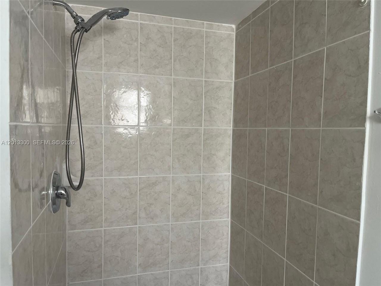 1020 Sw 4th St #102 - Photo 6 of 14