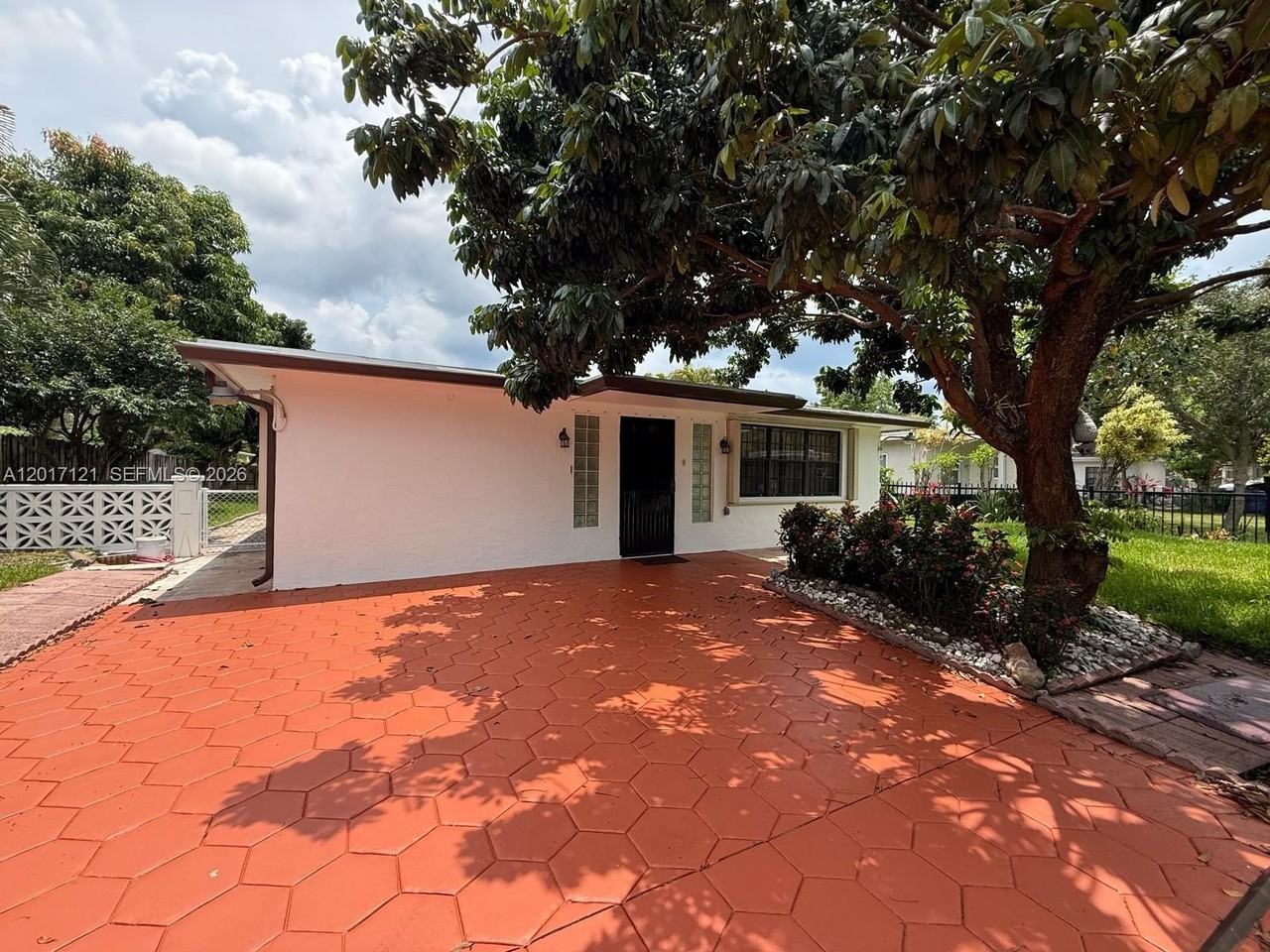2650 Sw 13th Ave - Photo 2 of 20