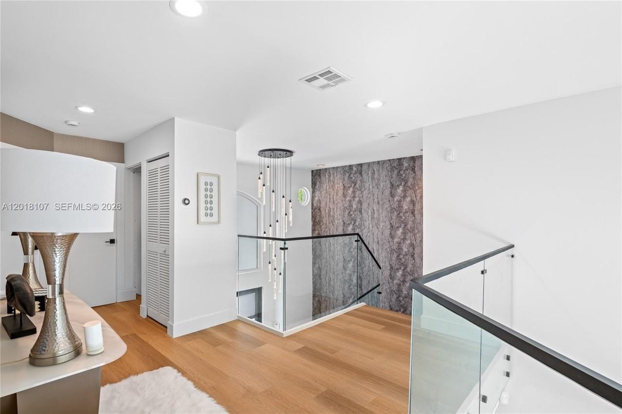 4621 Nw 93rd Doral Ct - Photo 6 of 50