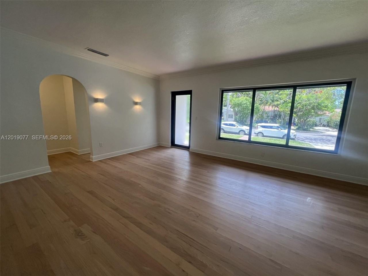 2910 Sw 2nd Ave - Photo 2 of 17