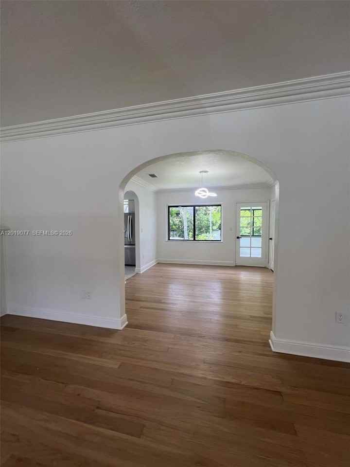 2910 Sw 2nd Ave - Photo 5 of 17