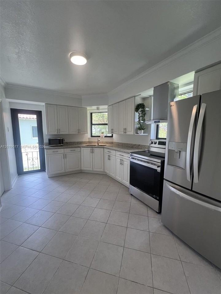 2910 Sw 2nd Ave - Photo 7 of 17
