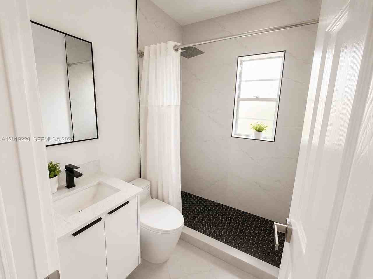 1018 Ne 2nd Ave - Photo 3 of 9