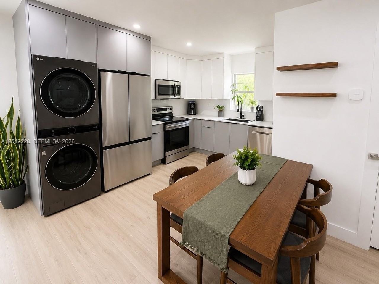 1018 Ne 2nd Ave - Photo 6 of 9