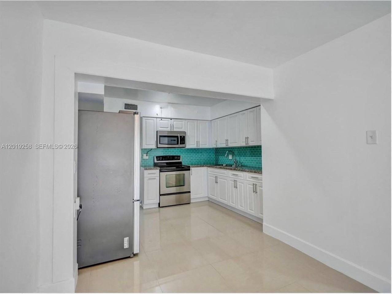 9494 Sw 39th St - Photo 4 of 15