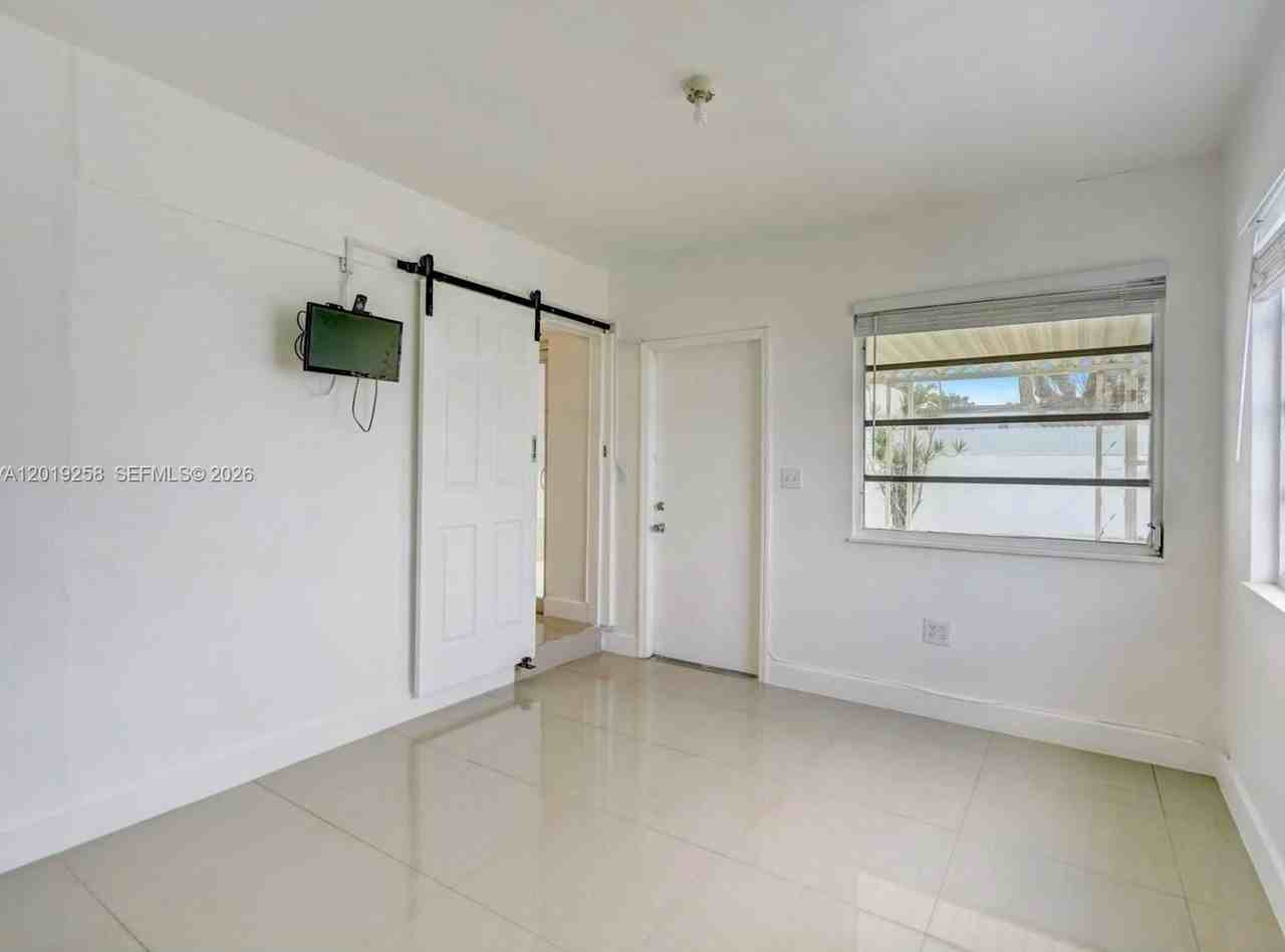 9494 Sw 39th St - Photo 7 of 15