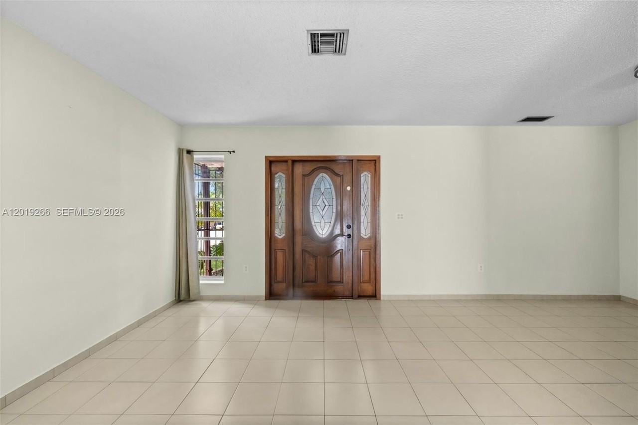 13 Sw 97th Pl - Photo 4 of 29