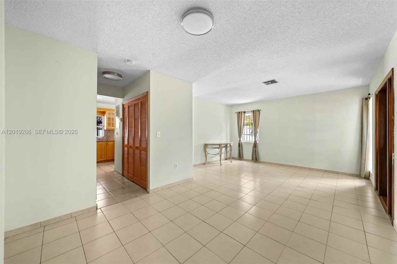 13 Sw 97th Pl - Photo 6 of 29