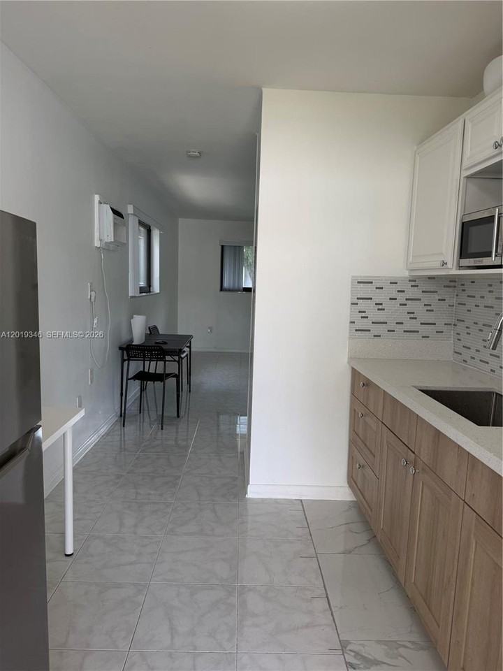 18510 Atlantic Blvd - Photo 2 of 10