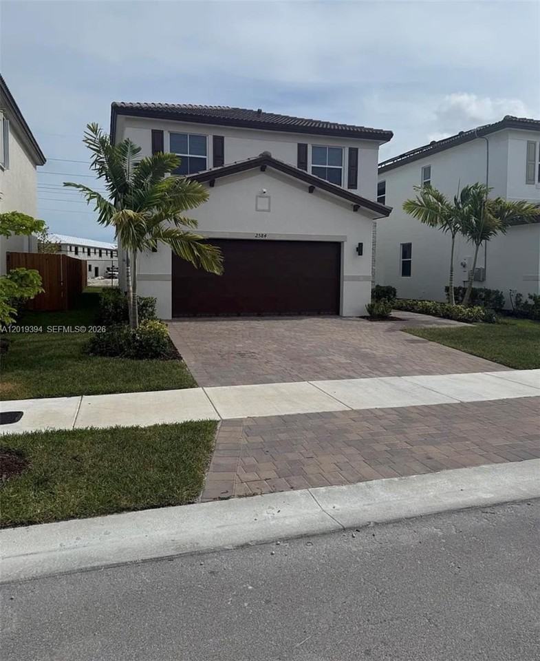 2584 Se 25th Ct - Photo 3 of 38