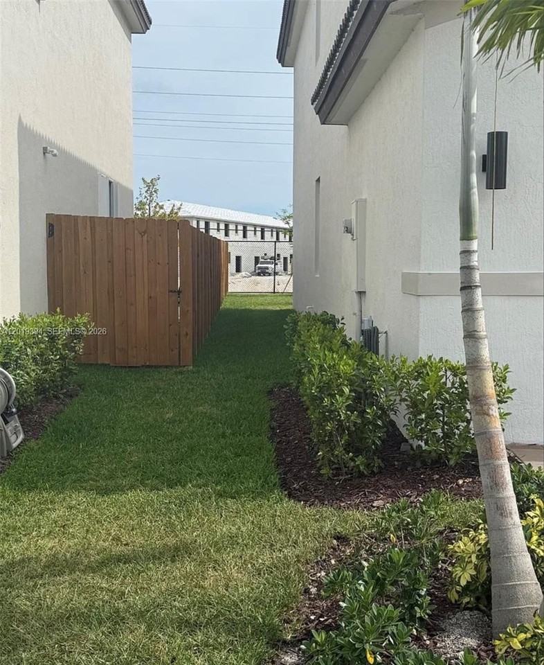 2584 Se 25th Ct - Photo 4 of 38