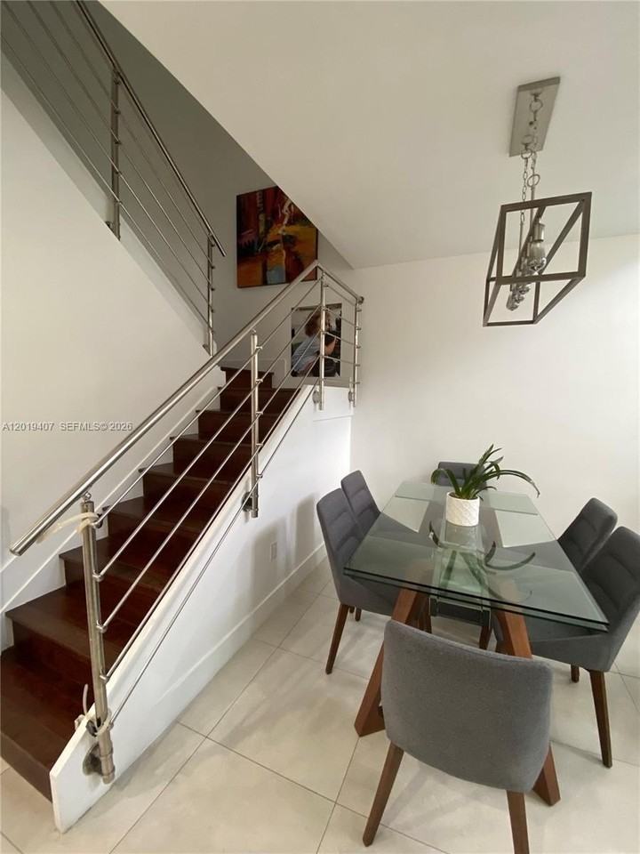 10241 Nw 71st Ter - Photo 6 of 36