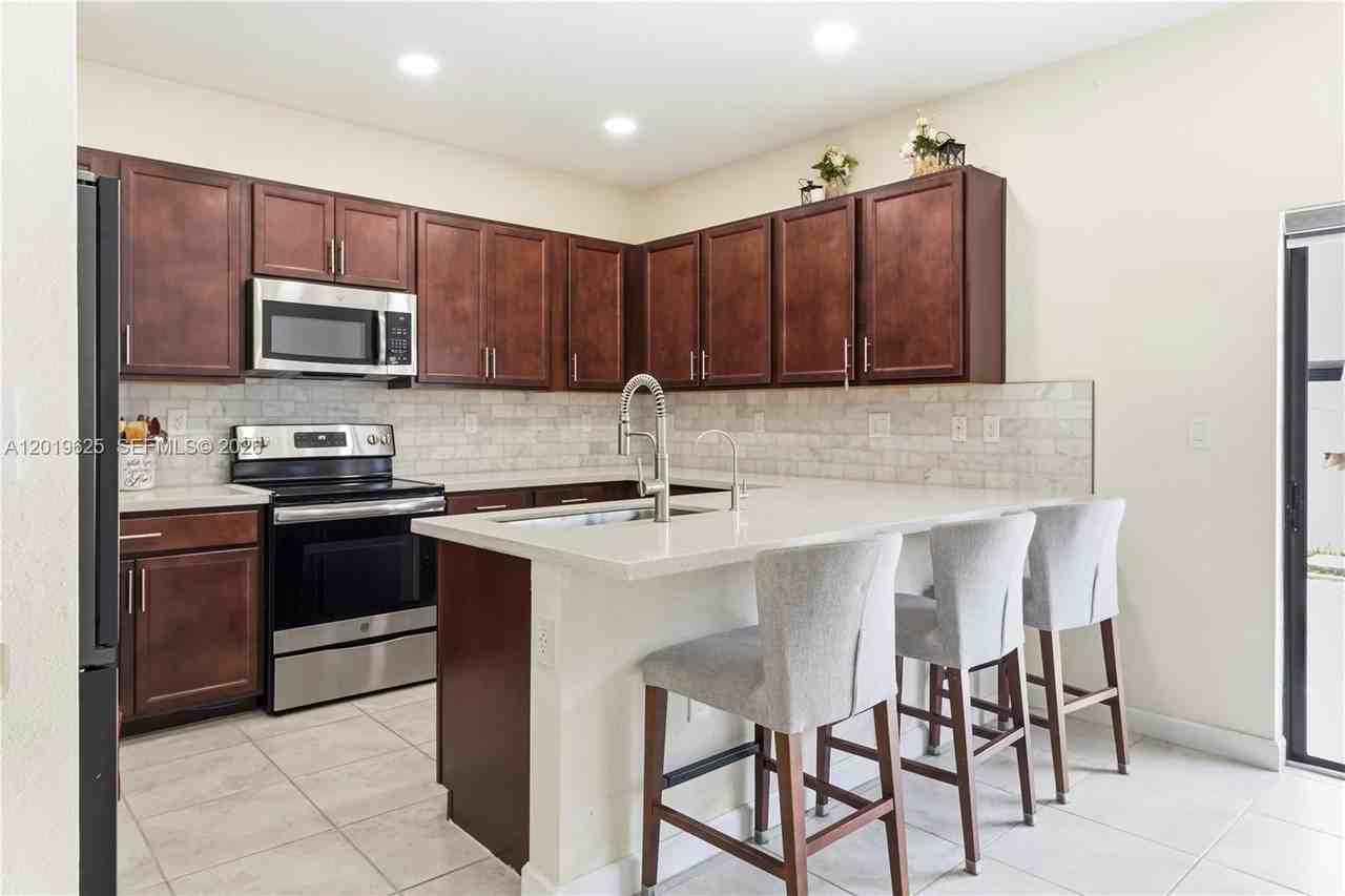 10560 W 33rd Way #10560 - Photo 6 of 24