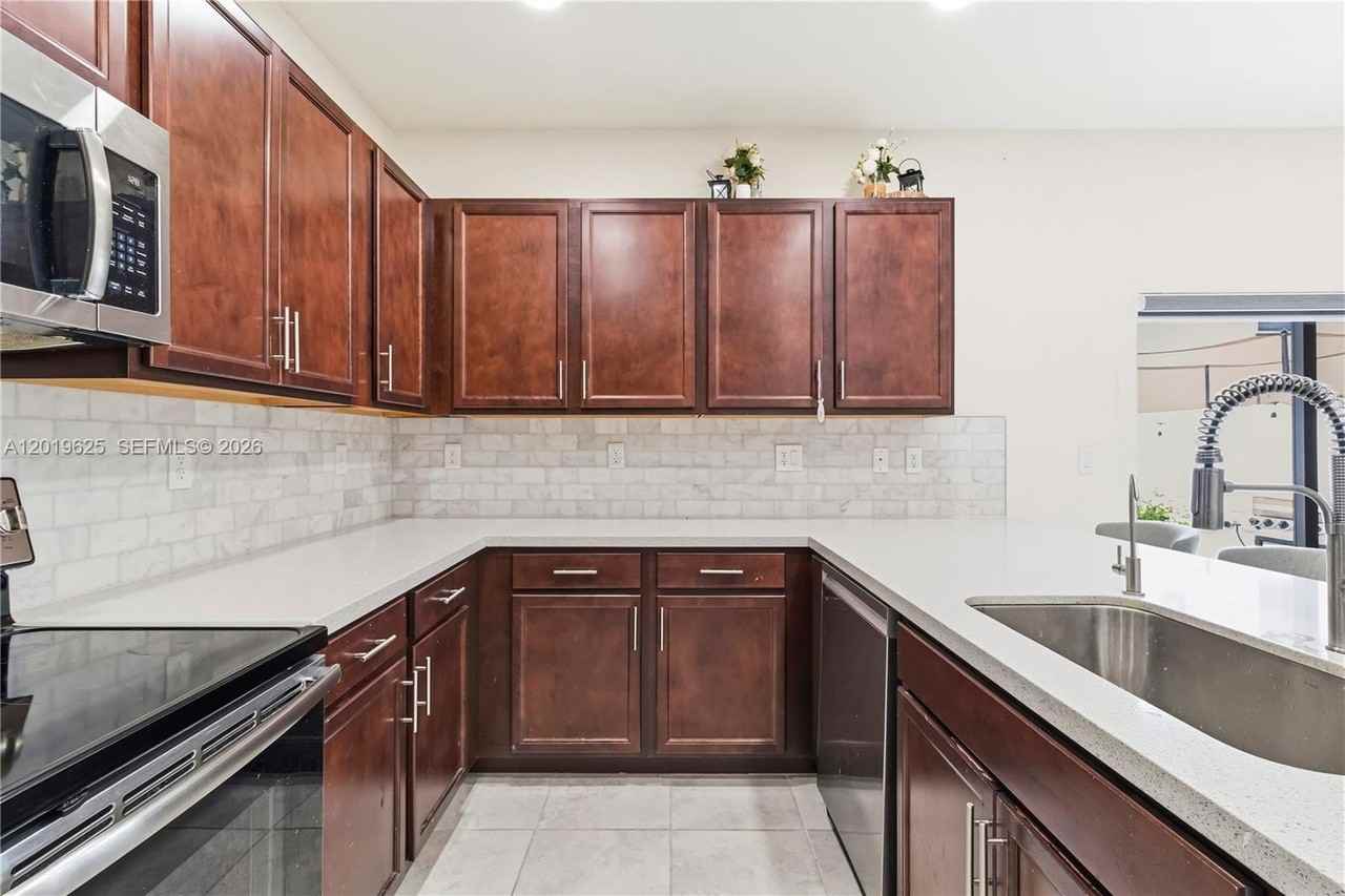 10560 W 33rd Way #10560 - Photo 7 of 24