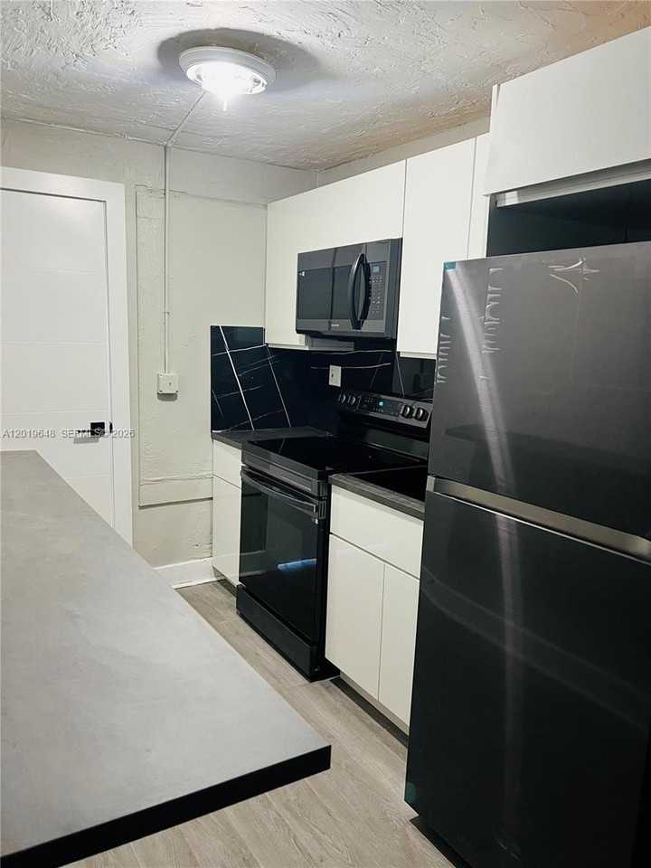 1126 Nw 58th Ter - Photo 4 of 8
