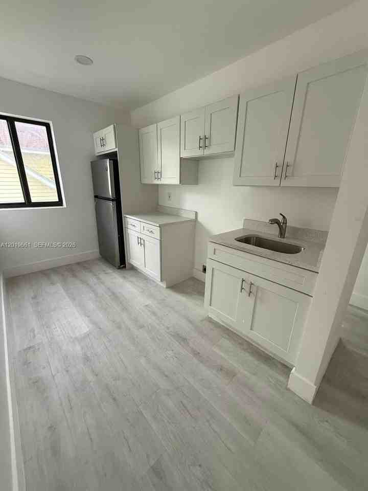 1101 Sw 12th Ct #7 - Photo 2 of 6