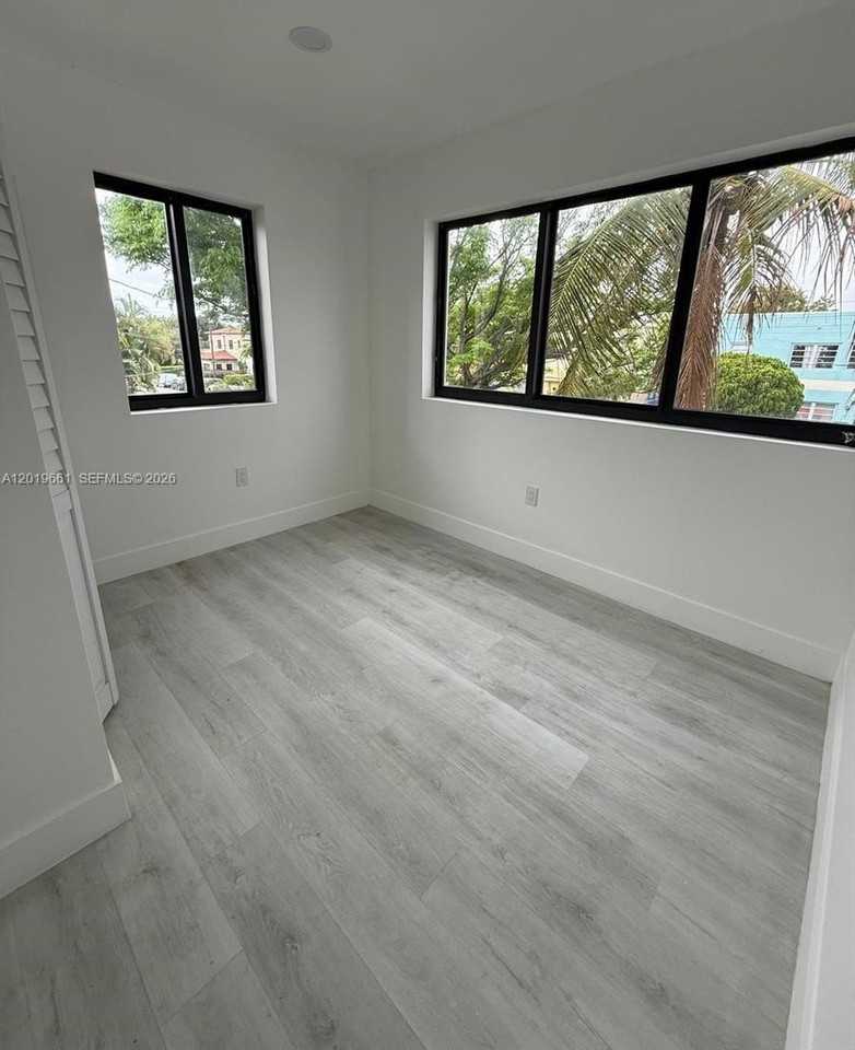 1101 Sw 12th Ct #7 - Photo 3 of 6