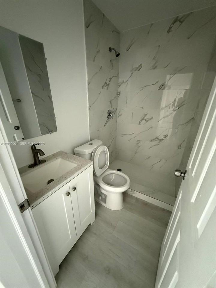 1101 Sw 12th Ct #7 - Photo 4 of 6