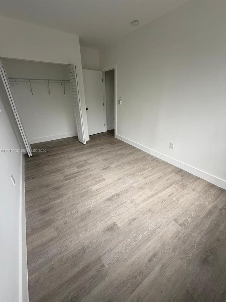 2330 Nw 9th St #15 - Photo 5 of 6