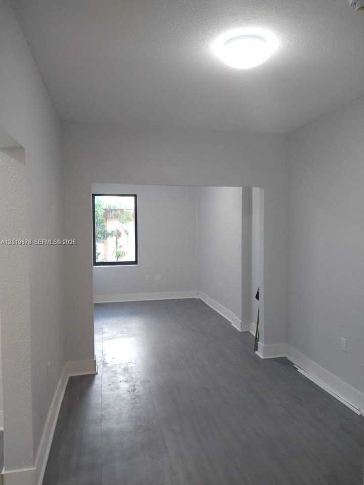 75 Glen Royal Pkwy #3 - Photo 3 of 4