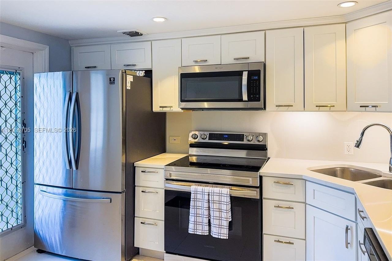 3200 N Palm Aire Dr #207 - Photo 7 of 23