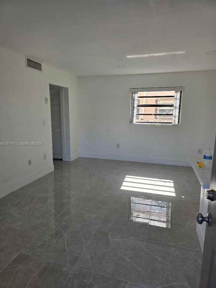 340 W 19th St #2 - Photo 2 of 10