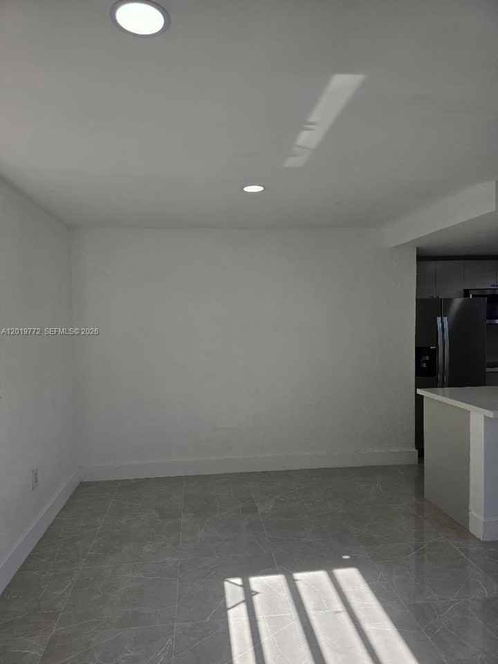 340 W 19th St #2 - Photo 3 of 10