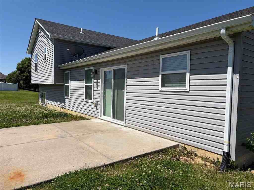 483 Honeysuckle Creek Dr - Photo 2 of 19