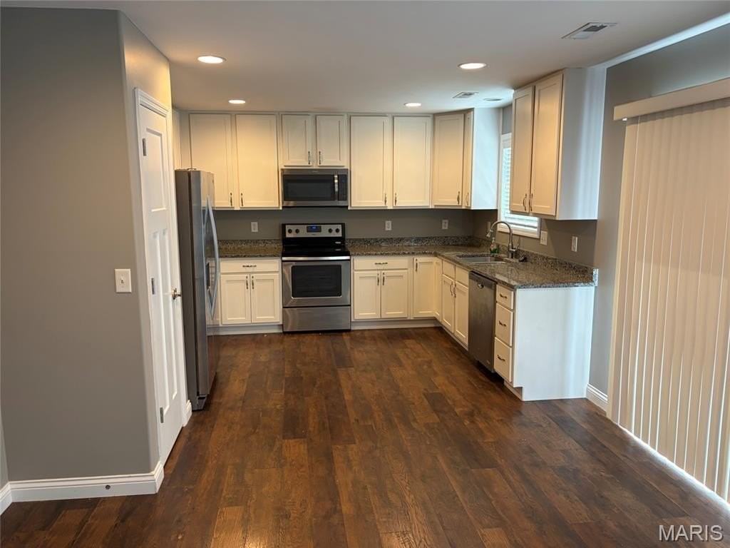 483 Honeysuckle Creek Dr - Photo 4 of 19