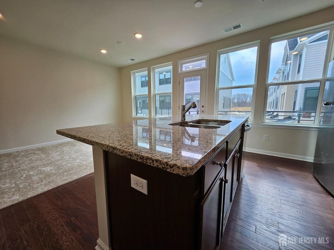 605 Parker Blvd - Photo 4 of 31