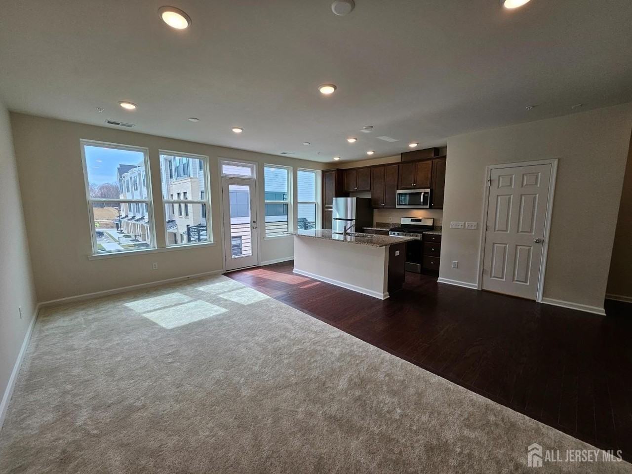 605 Parker Blvd - Photo 5 of 31