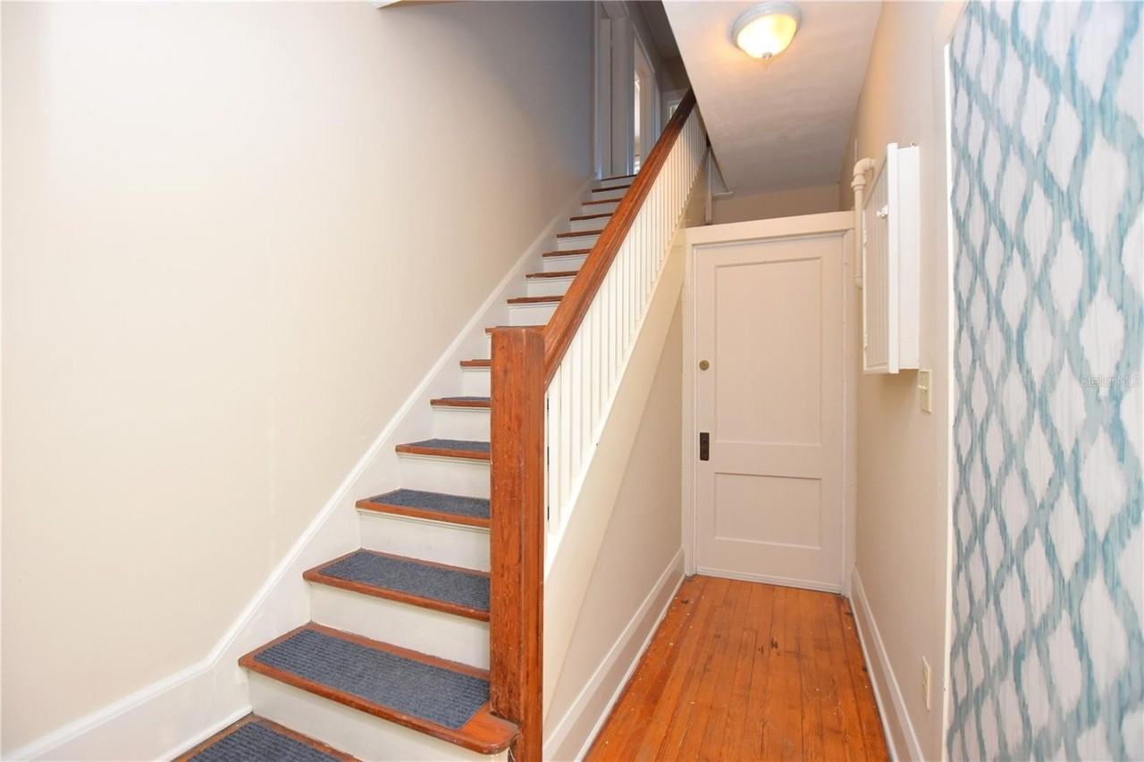 709 1/2 Park Hill Ave - Photo 3 of 33