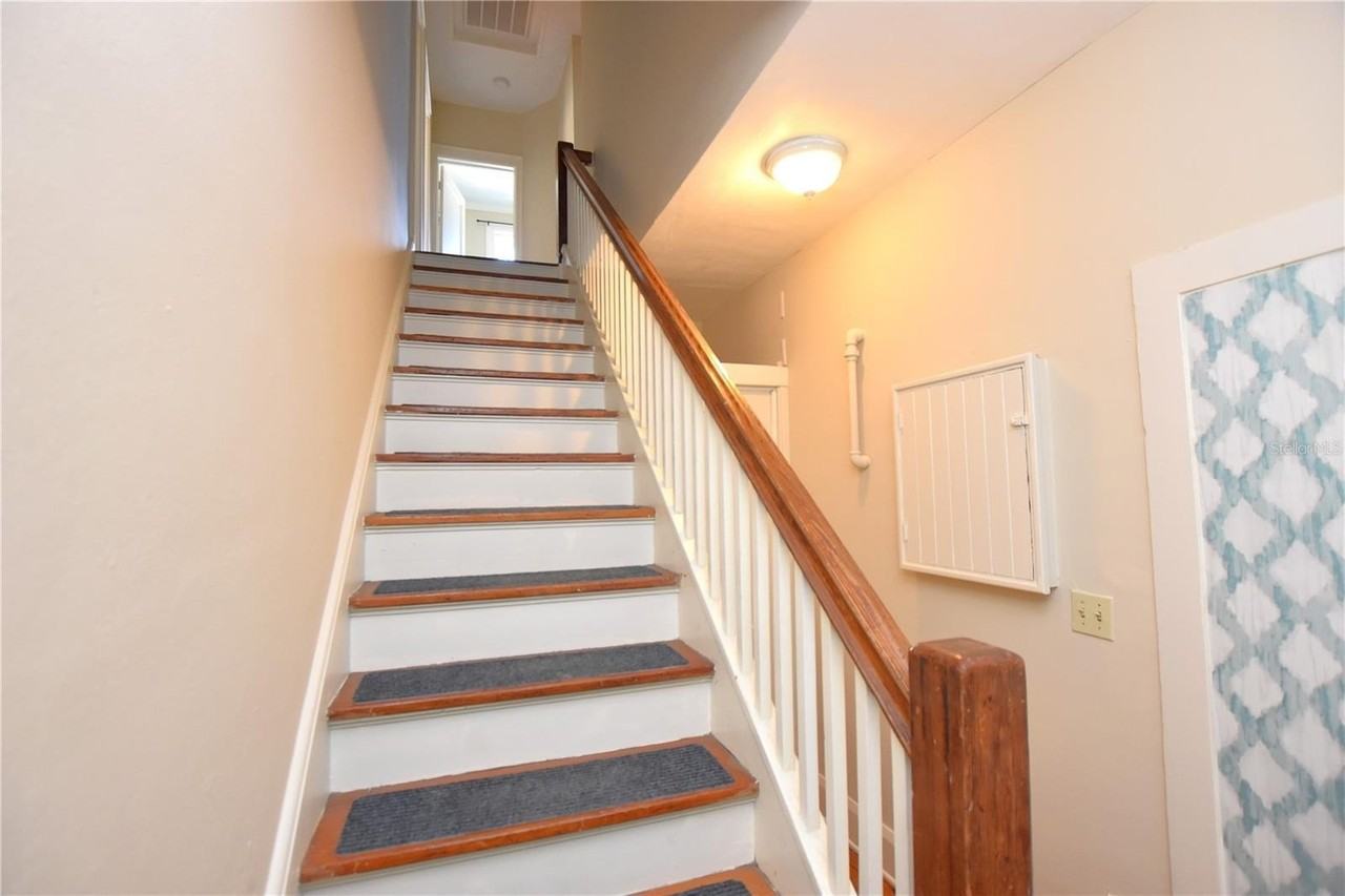 709 1/2 Park Hill Ave - Photo 5 of 33