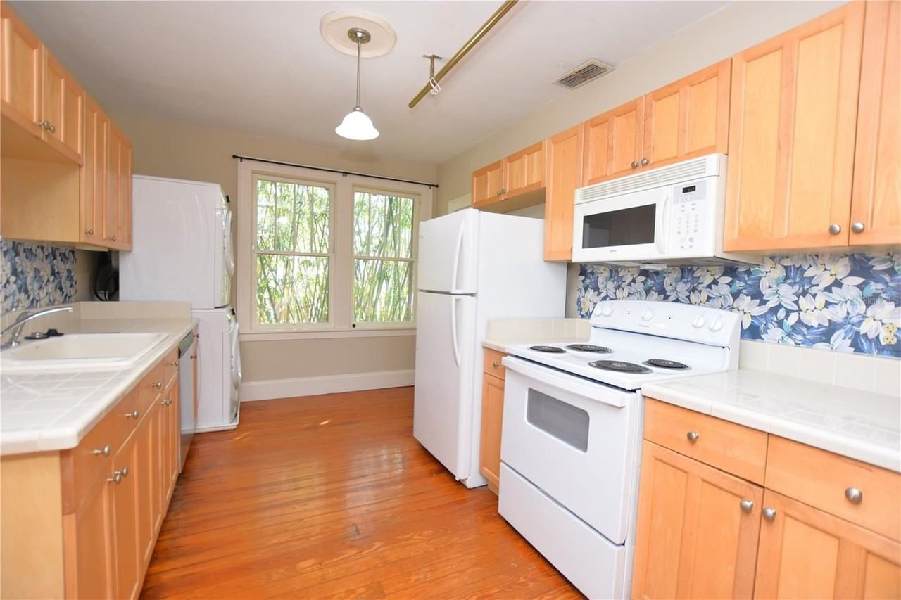 709 1/2 Park Hill Ave - Photo 6 of 33